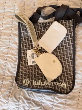 lululemon Women’s Cream Wristlet Key Pouch Set w/ lululemon bag